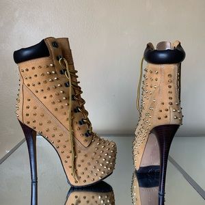 Women high heeled boot